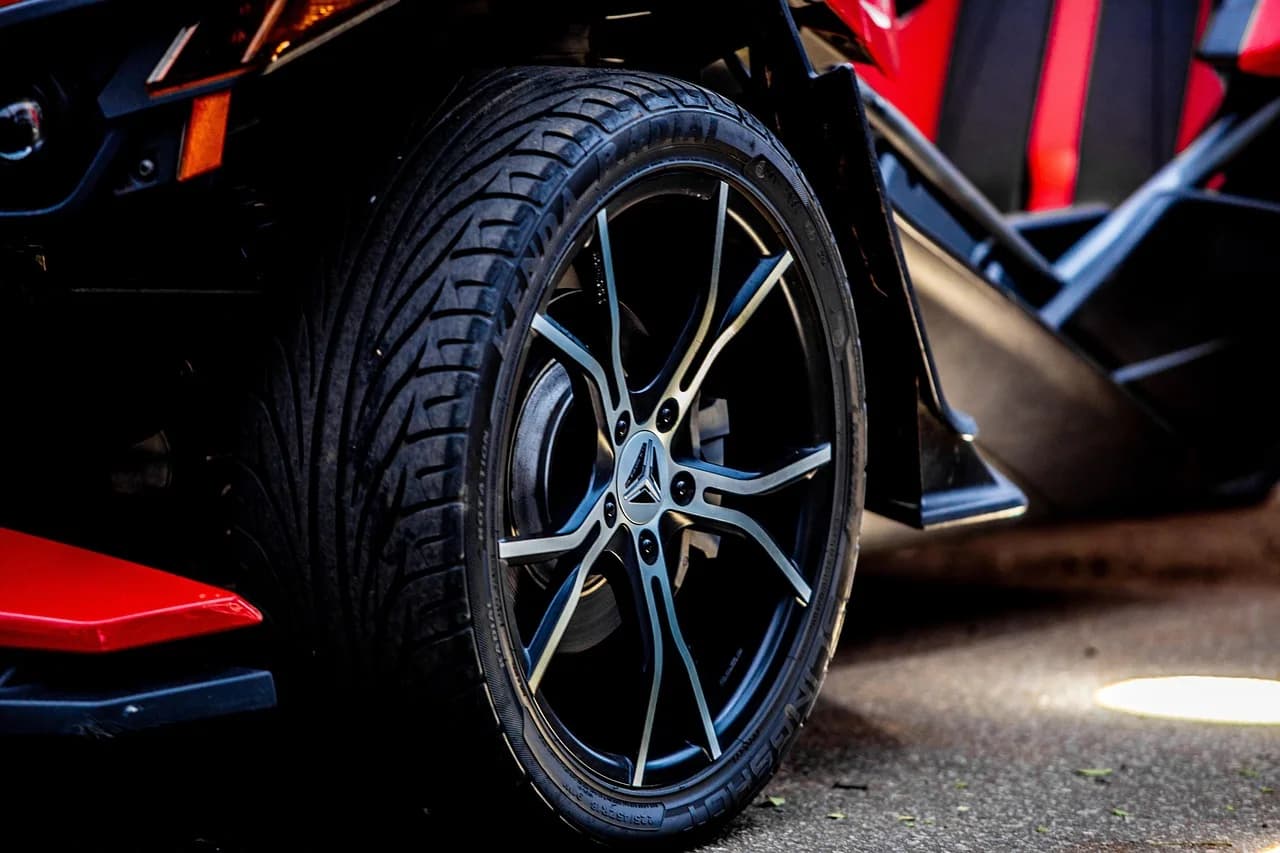 Vehicle receiving new tyres near Berowra